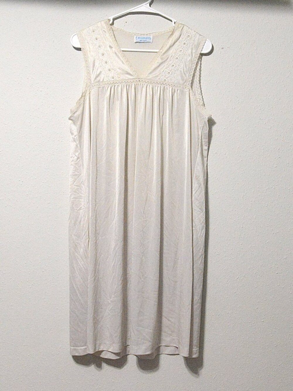 Dainty 70's White Vintage Slip Dress with Lace size Medium